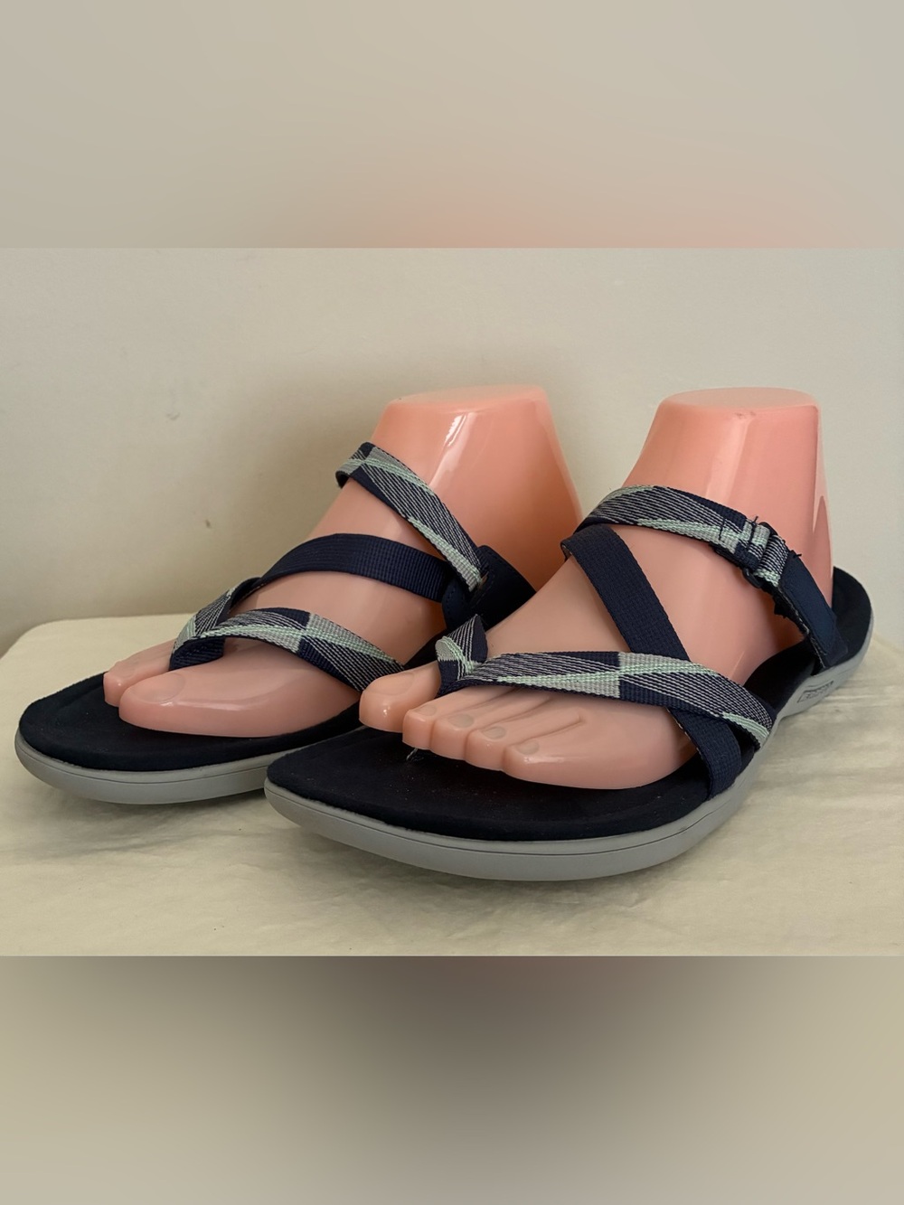 Merrell Women’s Navy District Mendi Thong Sandals, Hook & Loop Closure; Size 10